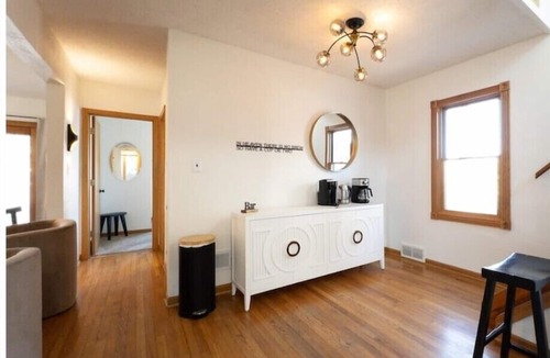 University Heights House | Melrose Place - Kinnick's Best Game Day Experience