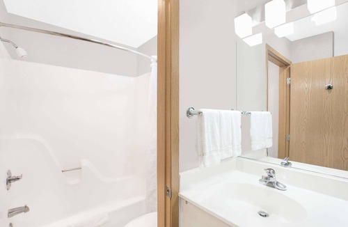 Ames Hotel | Microtel Inn & Suites by Wyndham Ames