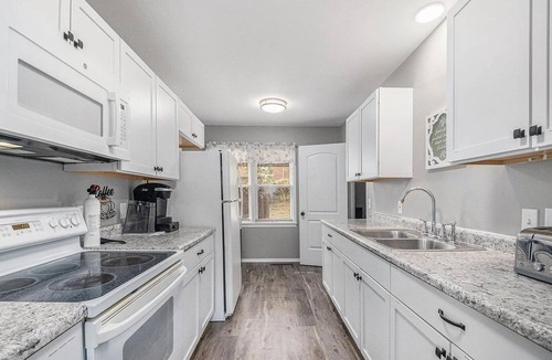 South Central Omaha House | Mid-Term Rental, fully furnished Near Aksarben, UNO & Methodist/CHI/Bergan Mercy