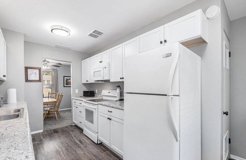 South Central Omaha House | Mid-Term Rental, fully furnished Near Aksarben, UNO & Methodist/CHI/Bergan Mercy