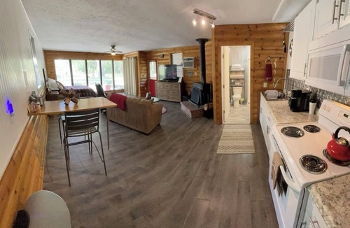 Joplin House | Mike & Angie’s Private Cozy fully furnished Guest House. Free TV & WiFi.