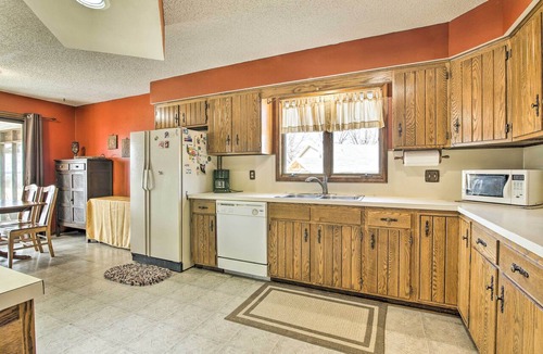 Milford Cottage | Milford Lake Vacation Rental: Walk to Beach!