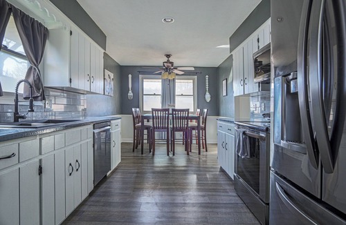 Chalco House | Millard Home Near I-80, 3BR, WiFi, Smart TVs, Parking, Quiet Area