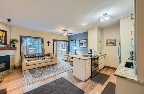 Summit Cove Condo | Minutes From Fun-come Relax And Have A Blast! Flexible Cancellation 1 Bedroom Condo by RedAwning