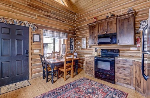 Alton Cabin | MJ's Cabin Located on a Hill Top Near Zion and Bryce Canyon. Pet Friendly.