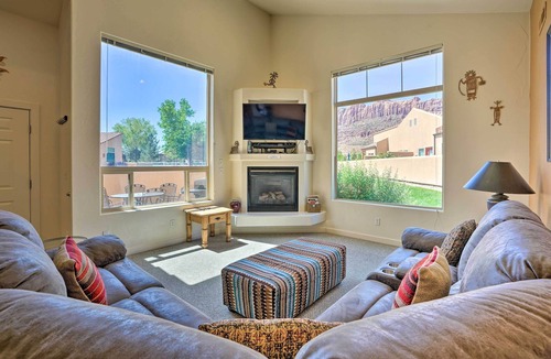 Moab South Valley Apartment | Moab Townhome w/Pool Access + Stunning Mtn Views!