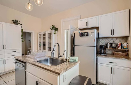 Lincoln Park House | Mod Downtown Perfection | 3BD w/Patio | Fast WIFI
