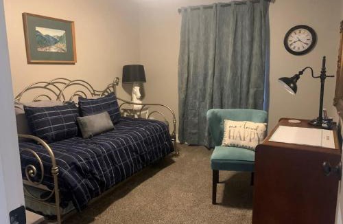 Bettendorf House | Modern 2 bed condo with office