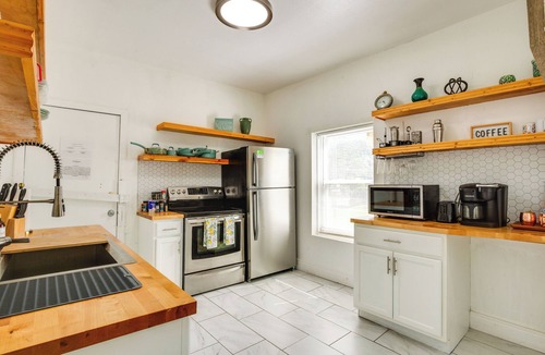 North Hyde Park Apartment | Modern 2BR Kansas City Condo Near Downtown