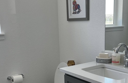 Broomfield House | Modern 2BR townhome near Denver and Boulder.