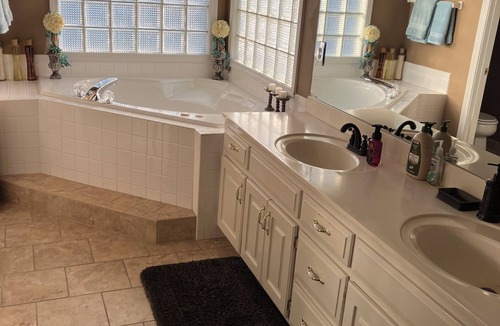 Shawnee House | Modern 3-bedroom house with private grounds in a beautiful safe neighborhood