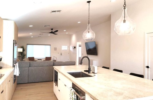 Coronado House | Modern 3Bedroom |Central PHx