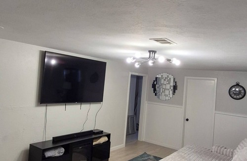 Montrose House | Modern 3BR 2 bath, Workout Room Huge Yard Central Location