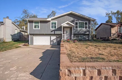 Gretna House | Modern 4BR Gretna NE, Garage, Fenced Yard, W/D, Pet-Friendly, Near Outlets