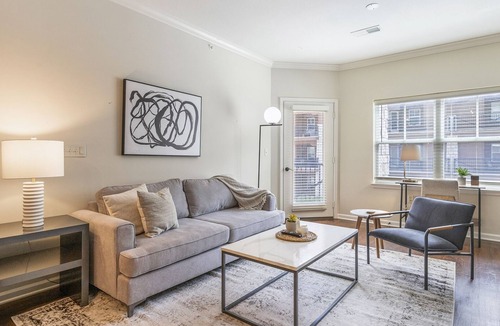 Prairie Village Apartment | Modern Apartment in Prime Location (ID1193X0)