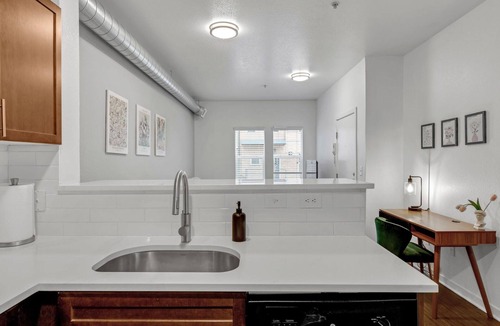North Broadway - Holiday Apartment | Modern Apartment with Amenities 102