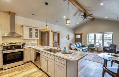 Rockerville Condo | 🌲 Modern Black Hills One Bedroom Condo-Near Mt. Rushmore