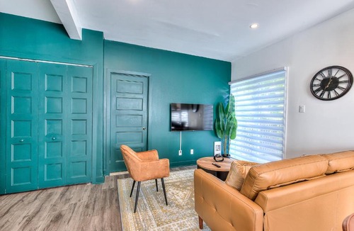 Longueuil Apartment | Modern Comforts 3 Bedroom & Full Kitchen & Wifi & Easy Montreal Access