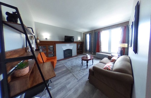 Whiting Apartment | Modern Downtown 1 Bedroom 5 min from the Beach!