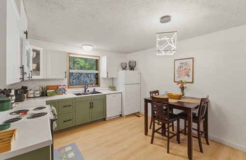 Garden City Apartment | Modern Escape in the heart of Garden City!
