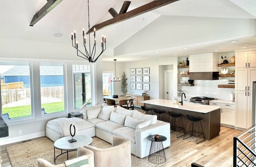 Lincoln House | Modern Farmhouse - 4 Bd 3 Bth