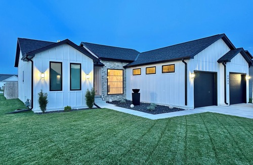 Lincoln House | Modern Farmhouse - 4 Bd 3 Bth