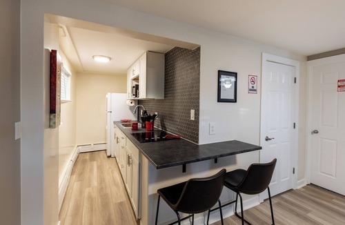 Brighton House | Modern guest suite with private entrance