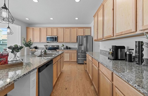 Commerce City House | Modern Home 10 minutes from the Denver International Airport & Gaylord Resort!