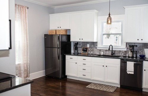 Riverview House | Modern Home in Historic Strawberry Hill w/a view of Downtown KC - Pet Friendly