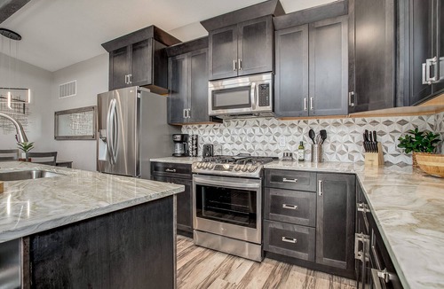 Independence House | Modern Home in Natures Warmth with Great Location
