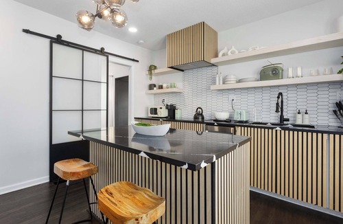 Rosedale House | Modern Home Sleeps5 Near Westport&KU 3BR