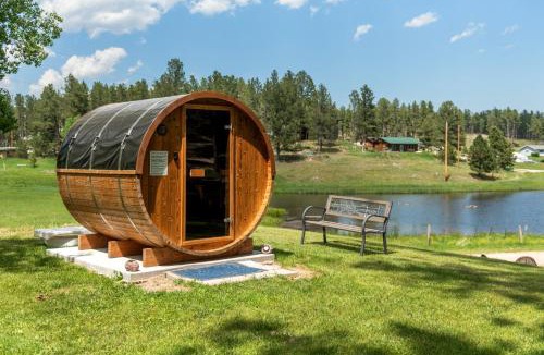 Custer House | Modern Lodge- BHBungalows Main