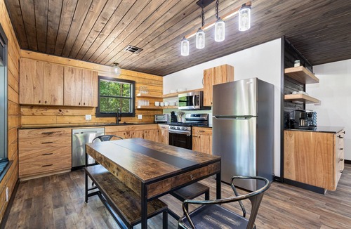 Eucha House | Modern Log Cabin - Boat Ramp & Rock Crawl nearby
