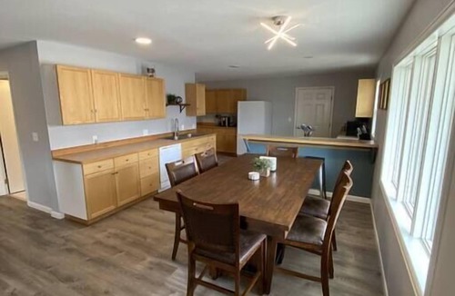 Dubois House | Modern Luxury Home on the River w/4 Bedrooms