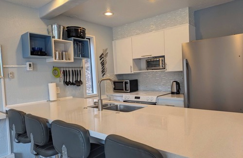 Brian Head Condo | Modern Mountain Retreat Sleeps 6