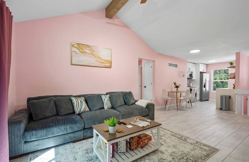 Mission House | Modern Pink House with Hot Tub, Mini Golf, Game Room + Crazy Bunk Bed!