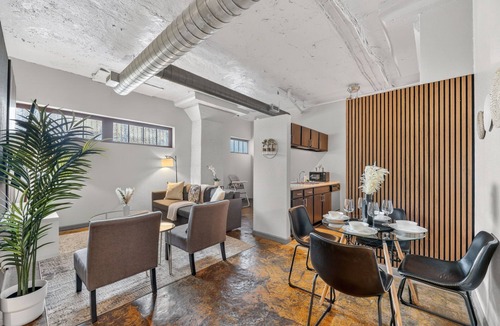River Market Apartment | Modern River Market Loft Sleeps 6 Parking WiFi