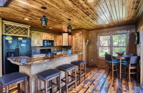 Deadwood Cabin | Modern Rustic 4 BR Black Hills Sanctuary with hot tub and Shared Heated Pool!