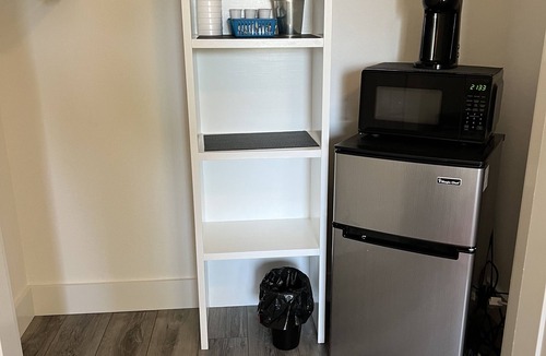 Spindrift Banks Apartment | Modern Soundfront Studio, Pier access, Sunsets, Fishing, Watersports, Beach