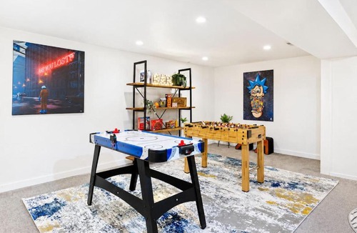 Lamar Heights Area House | Modern Stay Home with Game Rooms and Spacious Backyard