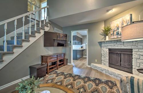 Overland Park House | Modern Townhome w/Fireplace: Near Stoll Park