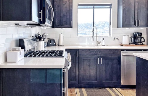 Toquerville House | Modern Upstairs Suite in Zion