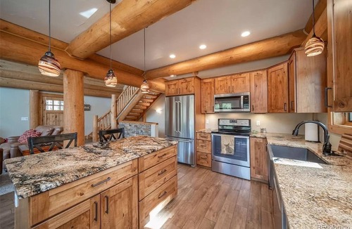 Valley of the Sun Cabin | Moose Creek Lodge - Cozy w/Beautiful Mountain Views and close to Breckenridge!