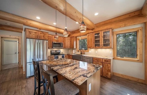 Valley of the Sun Cabin | Moose Creek Lodge - Cozy w/Beautiful Mountain Views and close to Breckenridge!