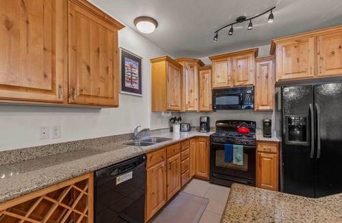 Bear Hollow Village Condo | Moose Mgmt at Bear Hollow 4205 Pool-HotTub-Trails-Reliable WiFi-Free Shuttle