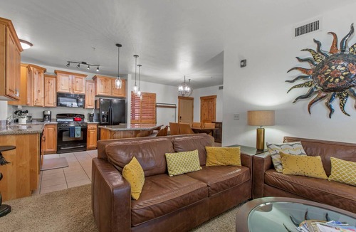 Bear Hollow Village Condo | Moose Mgmt at Bear Hollow 4205 Pool-HotTub-Trails-Reliable WiFi-Free Shuttle