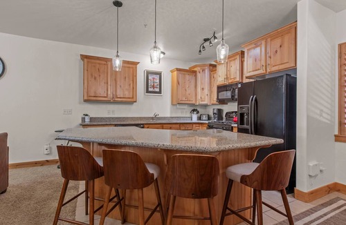 Bear Hollow Village Condo | Moose Mgmt at Bear Hollow 4205 Pool-HotTub-Trails-Reliable WiFi-Free Shuttle