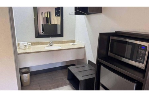Cedar Rapids - Iowa City Hotel | Motel 6 Cedar Rapids, IA