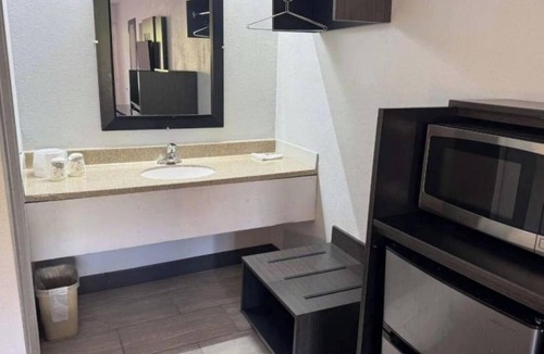 Cedar Rapids - Iowa City Hotel | Motel 6 Cedar Rapids, IA