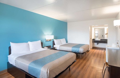 Briargate Hotel | Motel 6 Colorado Springs, CO - Air Force Academy